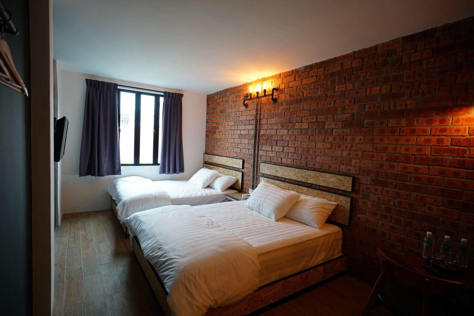 Brick Box @ Oldtown Hotel 3*